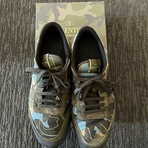 Authentic Valentino sneaker camo